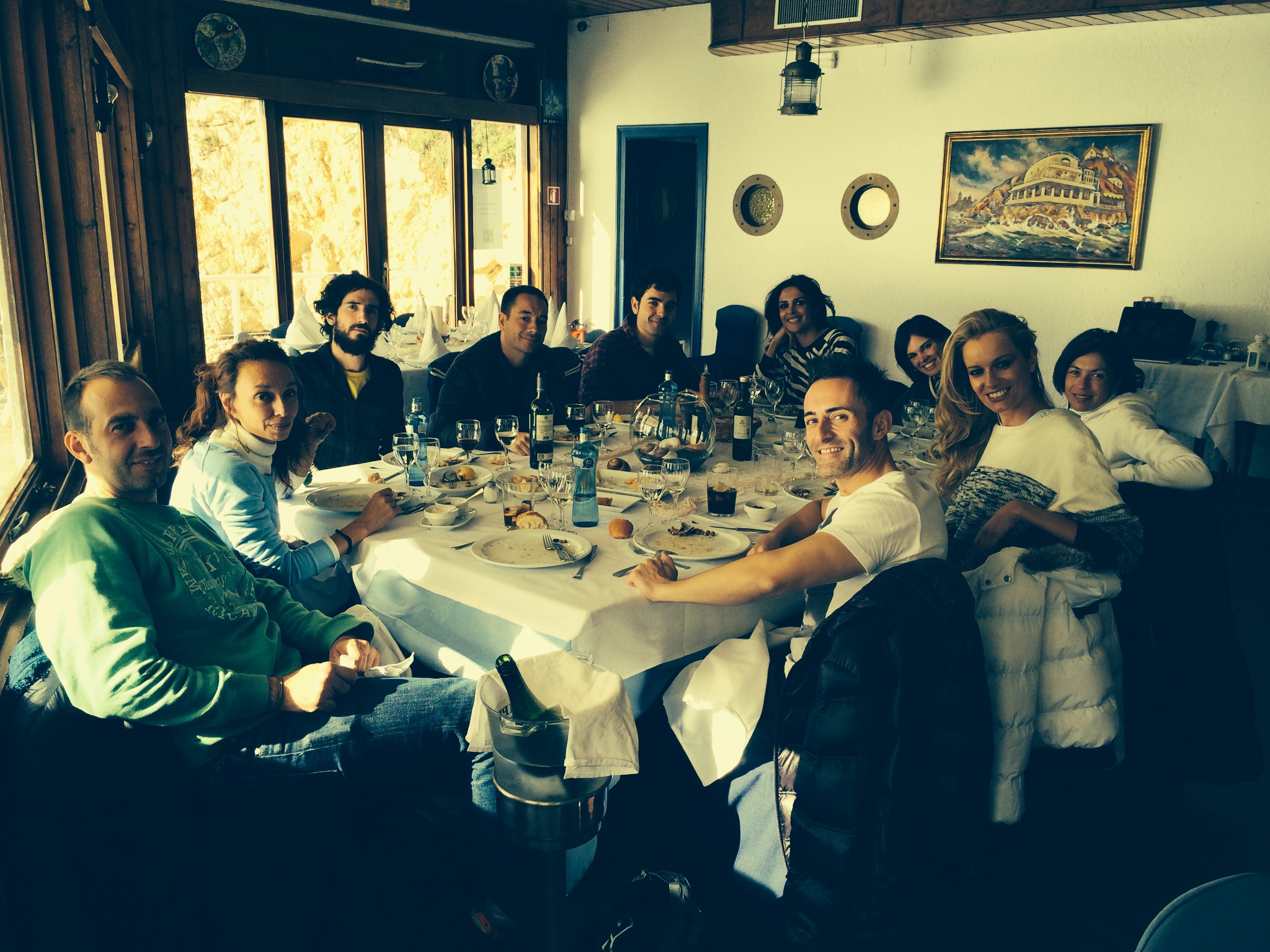 "And here the whole team! End of shoot Spanish lunch. #YES!"
